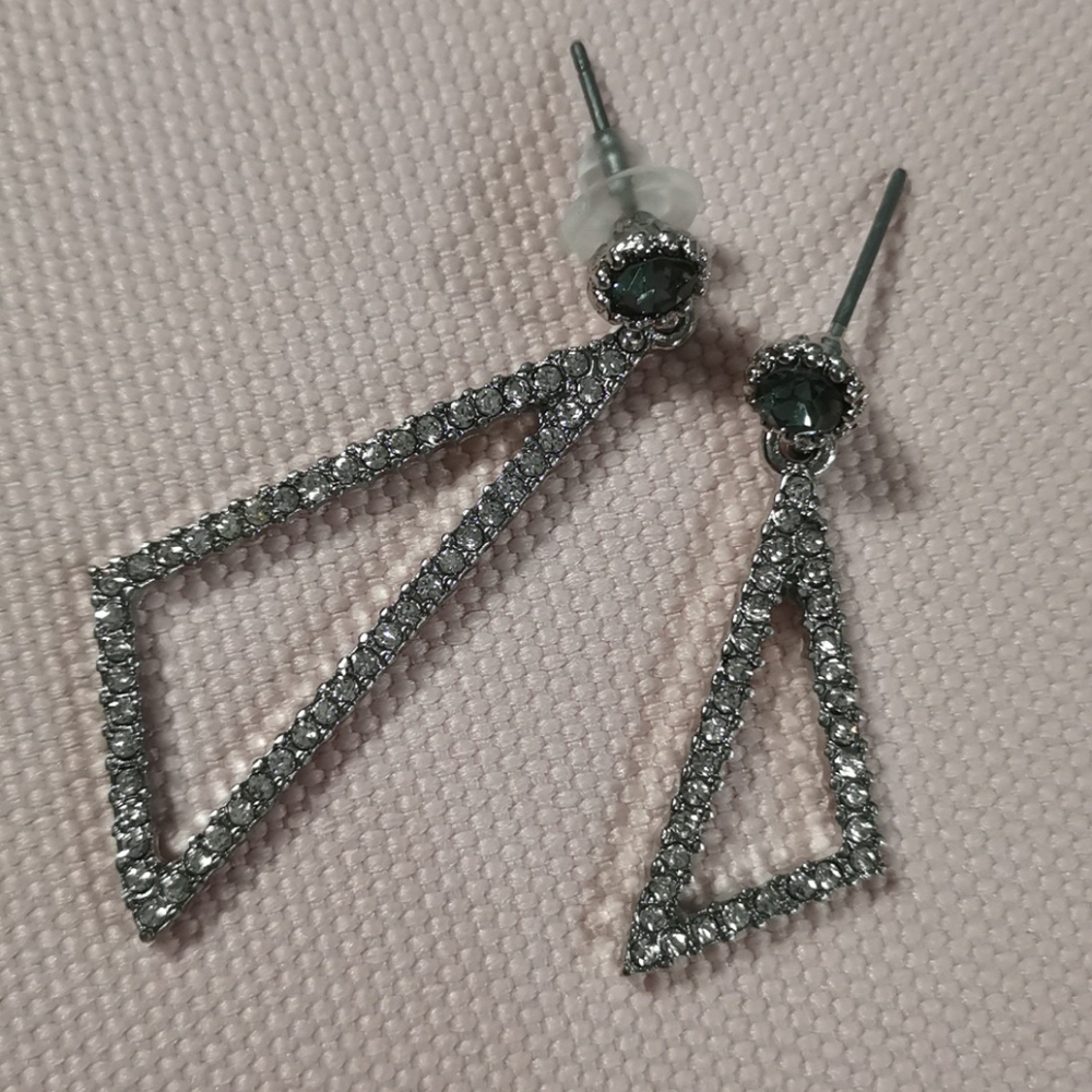 EARRING